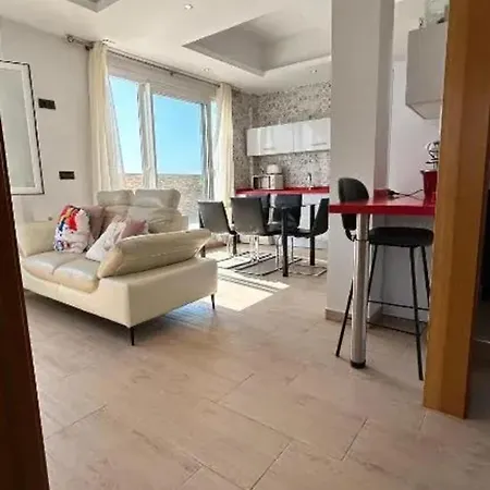 Apartment Charming In With Terrace 60 M² *
